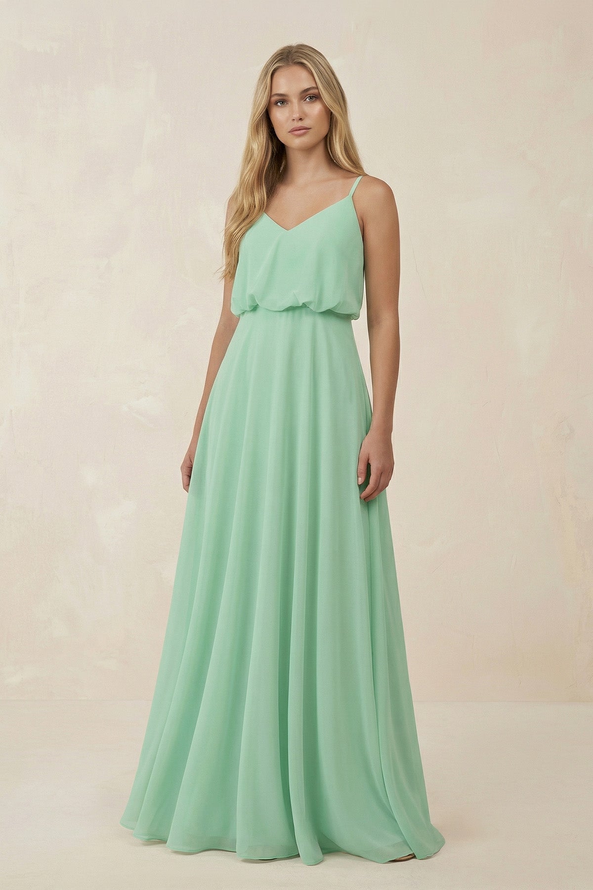 Robe demoiselle d’honneur pale pistachio longue col V sans manches effet drapé - Harana