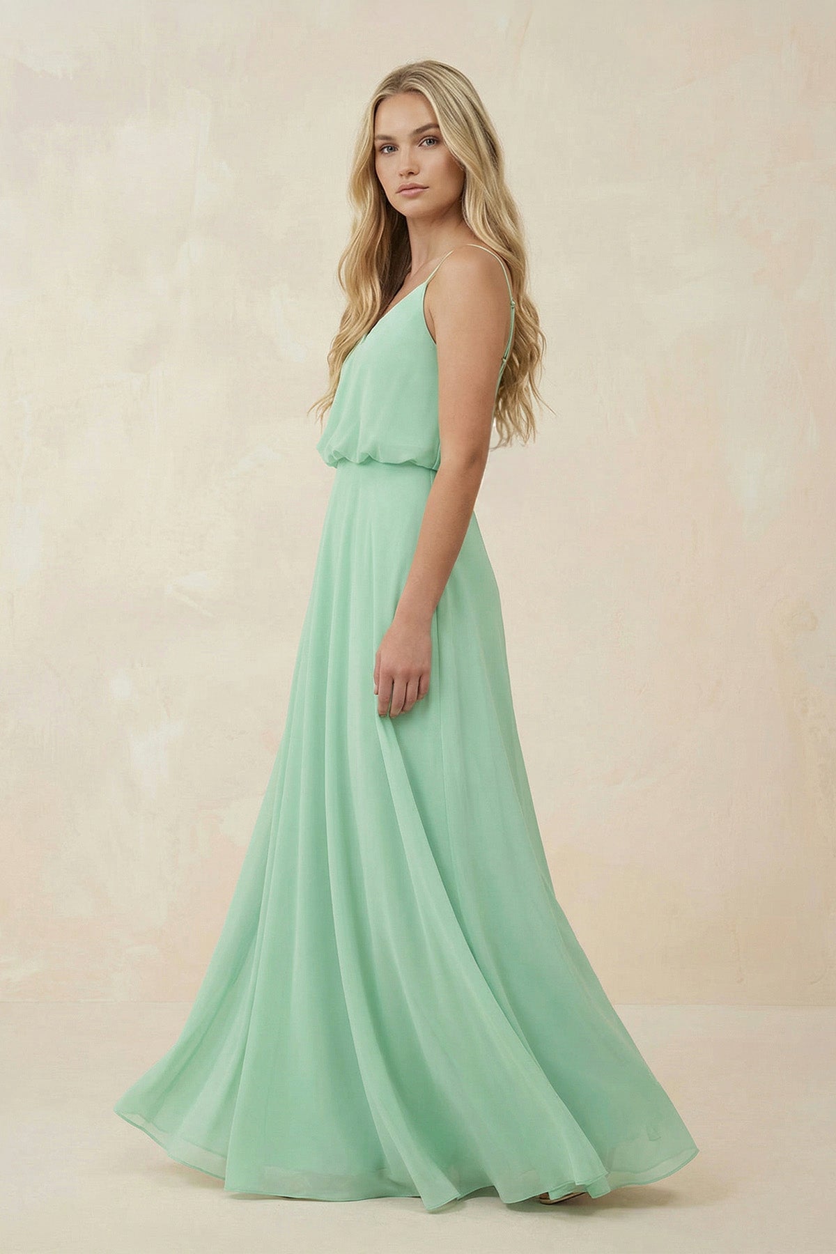 Robe demoiselle d’honneur pale pistachio longue col V sans manches effet drapé - Harana