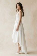 Robe de mariée blanche trapèze en mousseline à col V sans manches - Harana