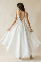 Robe de mariée blanche trapèze en mousseline à col V sans manches - Harana