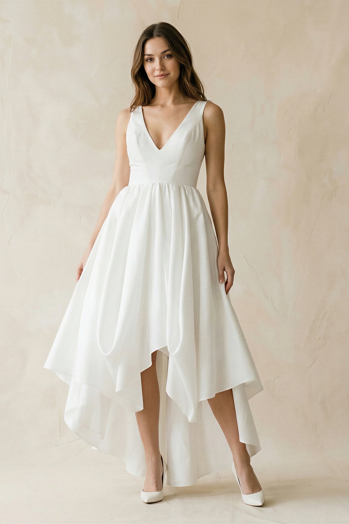 Robe de mariée blanche trapèze en mousseline à col V sans manches - Harana
