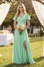Robe demoiselle d’honneur pale pistachio longue col V avec fente en mousseline - Harana