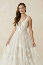 Robe de mariée blanche et nude trapèze en dentelle à col V - Harana