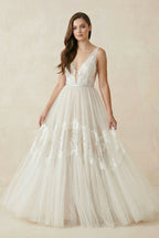 Robe de mariée blanche et nude trapèze en dentelle à col V - Harana