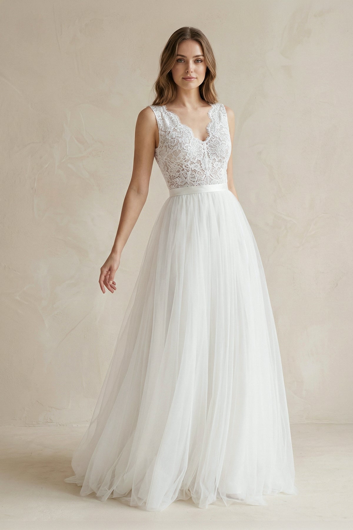 Robe de mariée blanche trapèze en dentelle à col V sans manches - Harana
