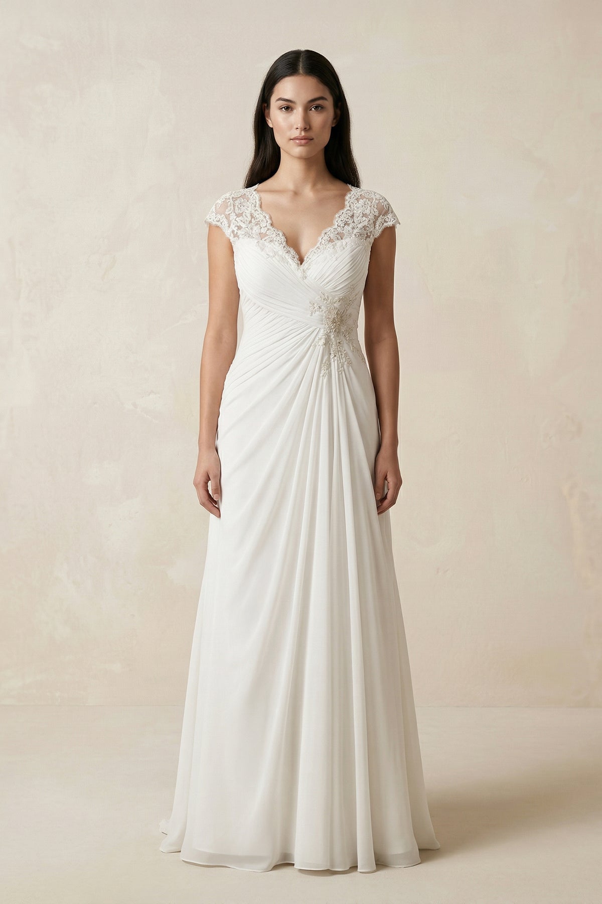 Robe de mariée ivoire trapèze en mousseline à col V plissée - Harana