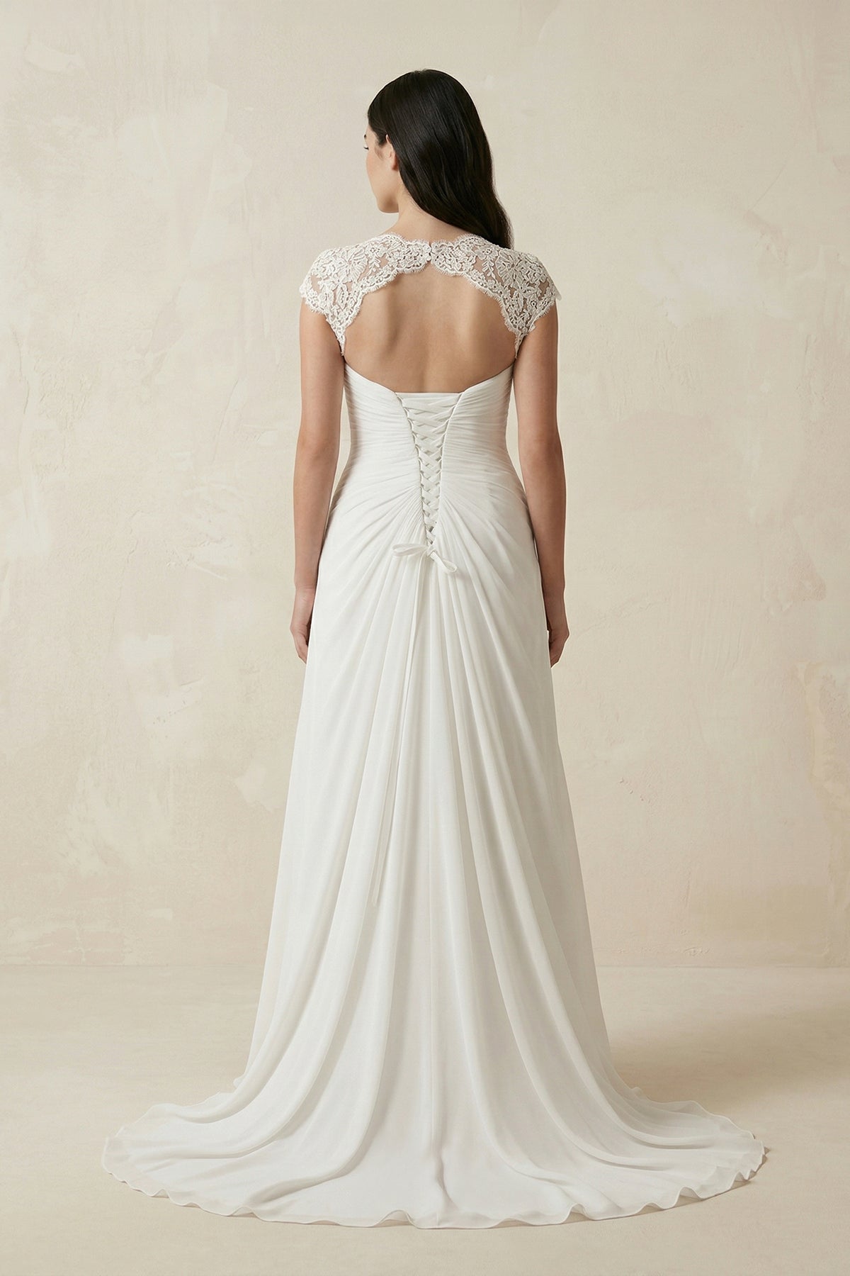 Robe de mariée ivoire trapèze en mousseline à col V plissée - Harana