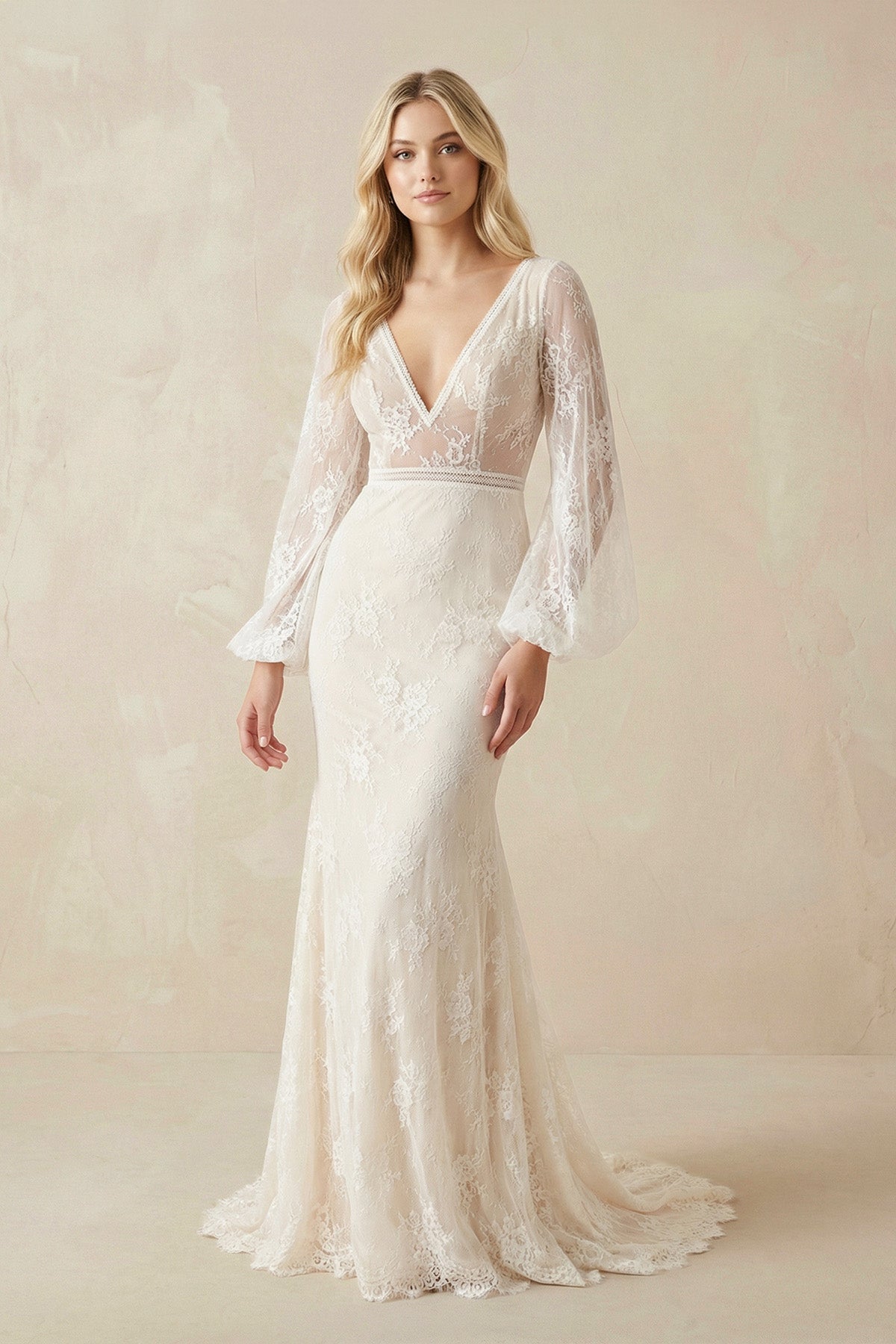 Robe de mariée ivoire en dentelle coupe sirène à col V et manches longues dos nu - Harana