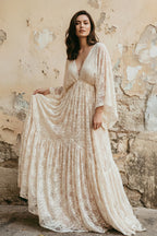 Robe de mariée blanche et nude trapèze en dentelle à col V - Harana