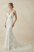 Robe de mariée blanche et nude en dentelle silhouette sirène à col V - Harana