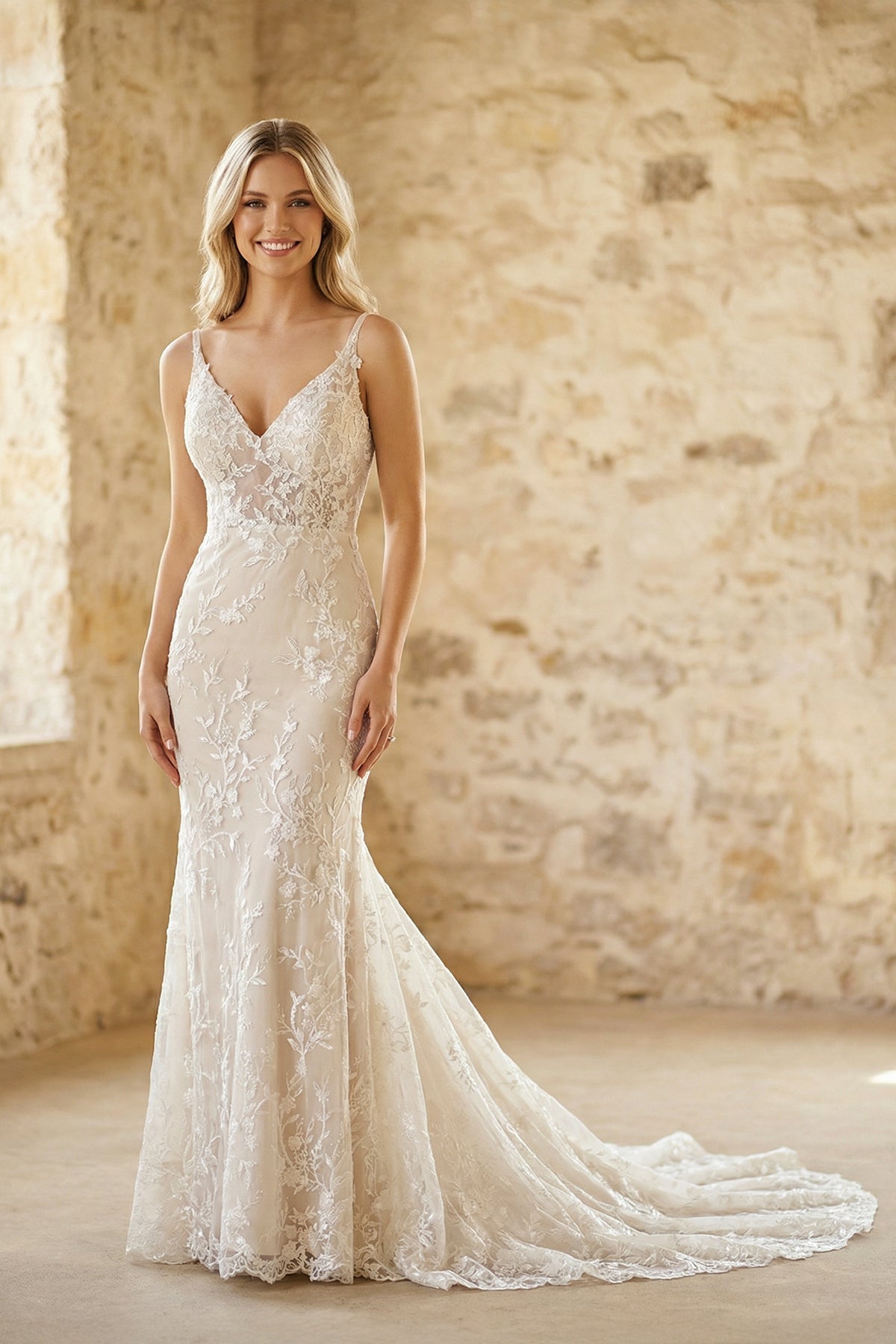Robe de mariée blanche et nude en dentelle coupe sirène à col V - Harana