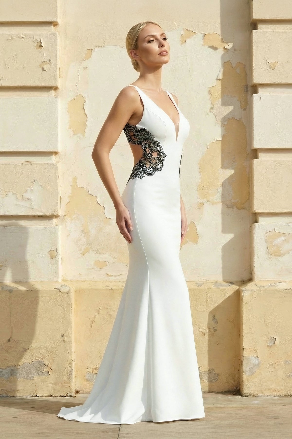 Robe de mariée noire et blanche satinée coupe sirène à col V - Harana