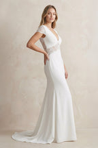 Robe de mariée blanche satinée coupe sirène à col V et manches courtes - Harana