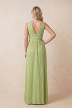 Robe vert matcha longue en mousseline à col V plissée avec fente - Harana