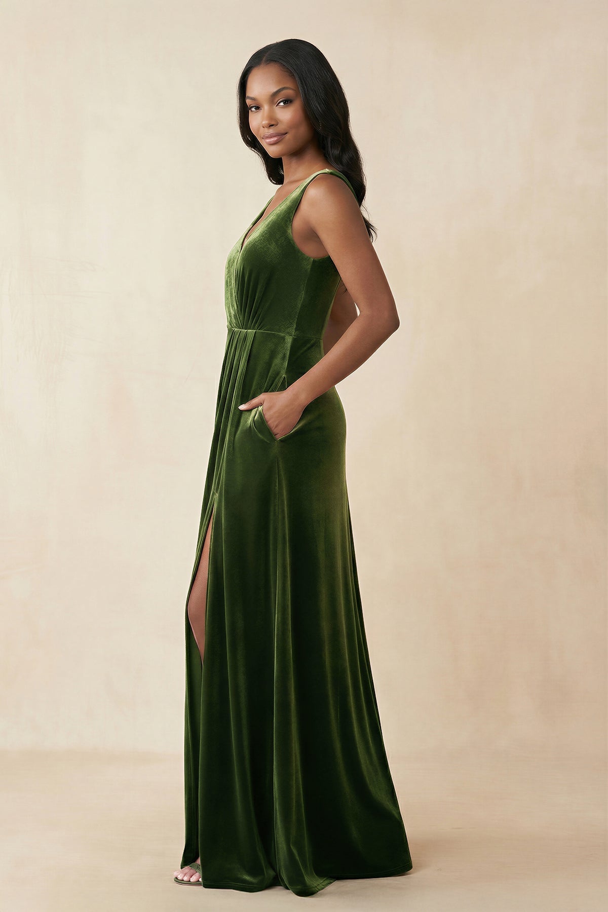 Robe demoiselle d’honneur olive longue col V sans manches froncée - Harana