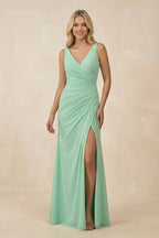 Robe demoiselle d’honneur pale pistachio longue col V sans manches avec fente - Harana