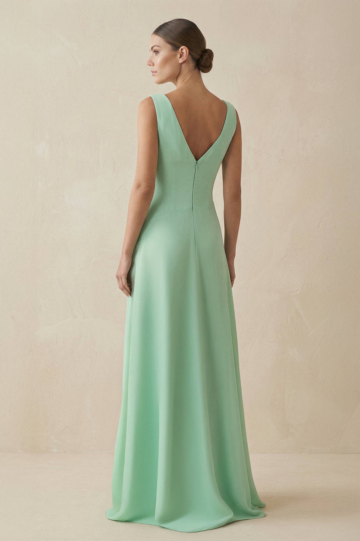 Robe demoiselle d’honneur pale pistachio longue col V sans manches avec fente - Harana