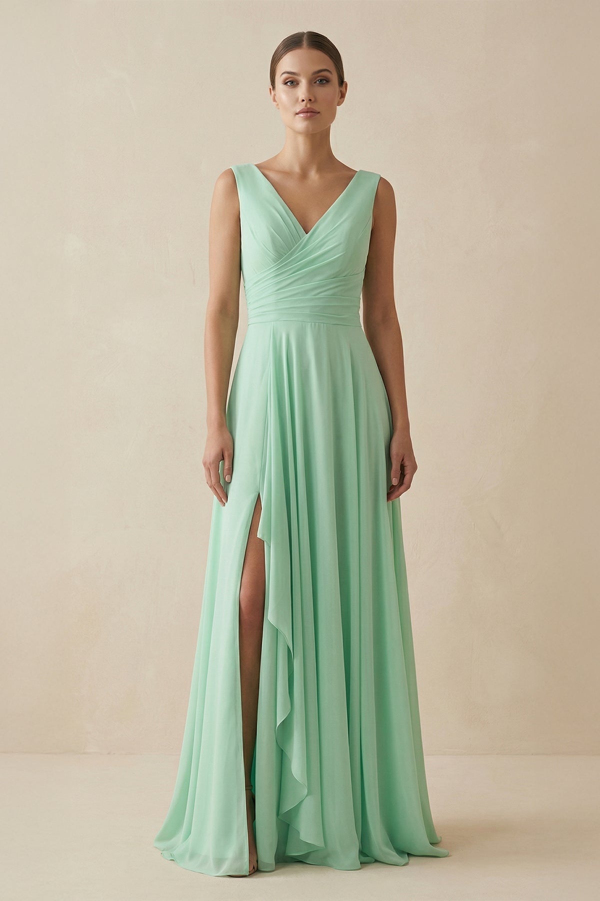 Robe demoiselle d’honneur pale pistachio longue col V sans manches avec fente - Harana
