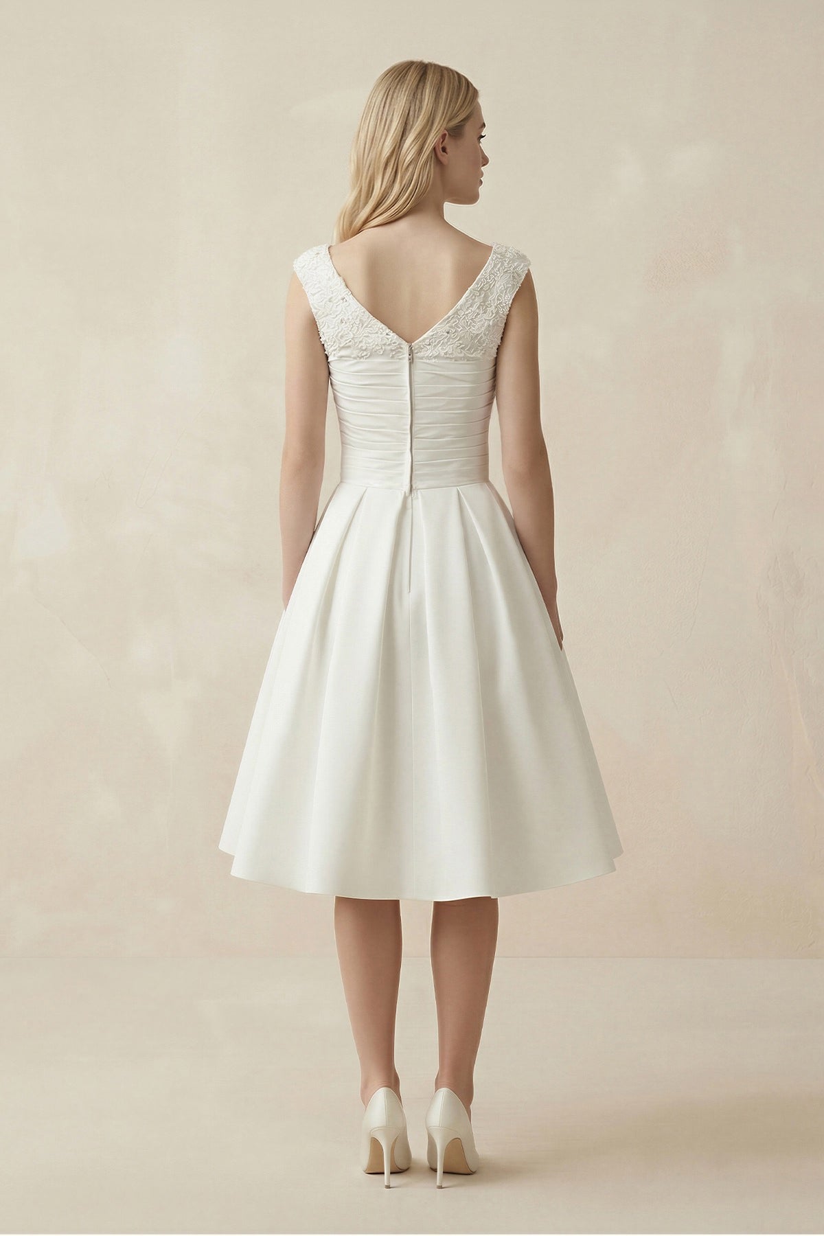 Robe de mariée blanche trapèze en satin à col V sans manches - Harana