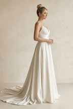 Robe de mariée blanche trapèze en satin à col V sans manches - Harana