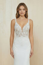 Robe de mariée blanche satinée coupe sirène à col V ornée d’appliqués - Harana