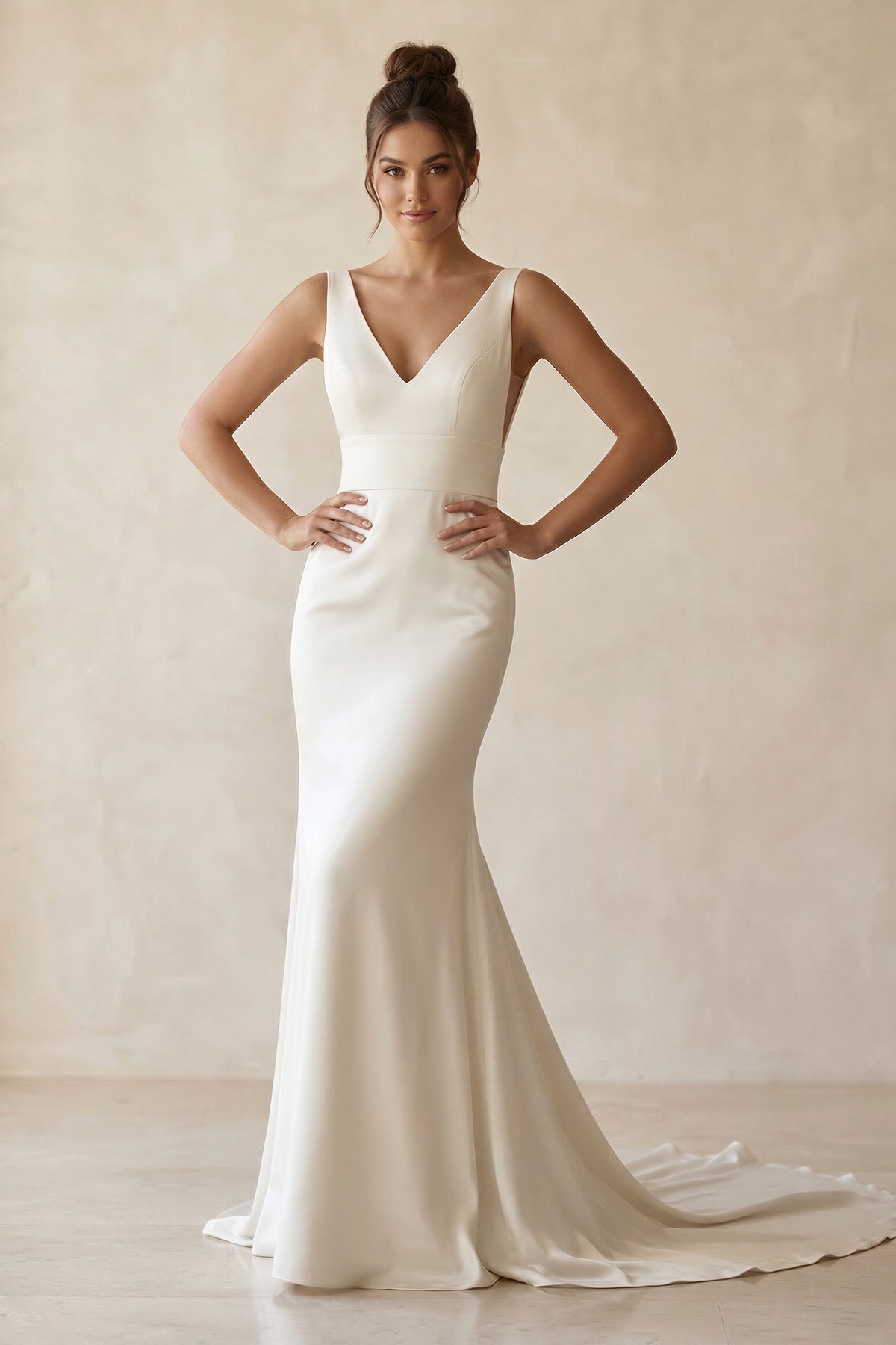 Robe de mariée blanche longue satinée coupe sirène à col V - Harana