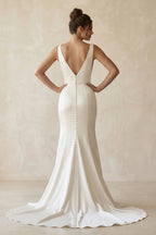 Robe de mariée blanche longue satinée coupe sirène à col V - Harana