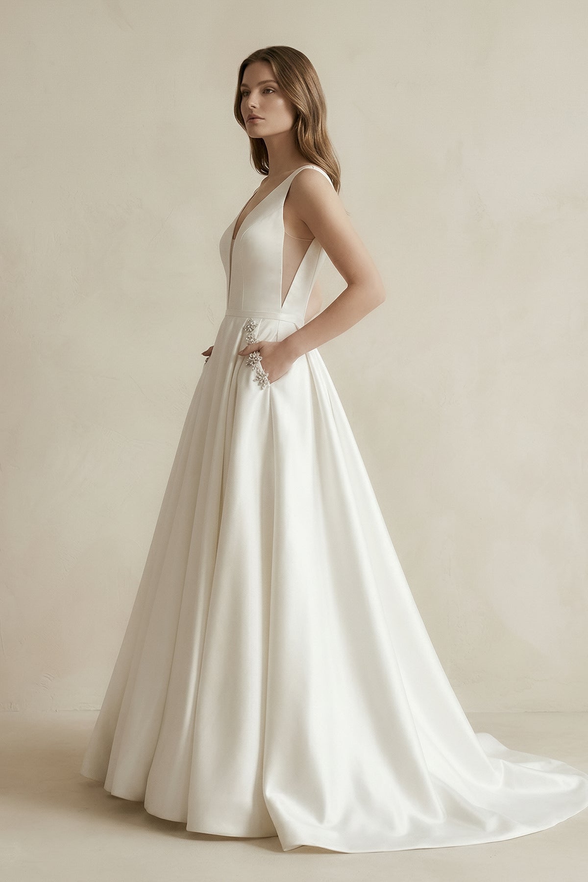 Robe de mariée blanc longue col V sans manches froncée - Harana