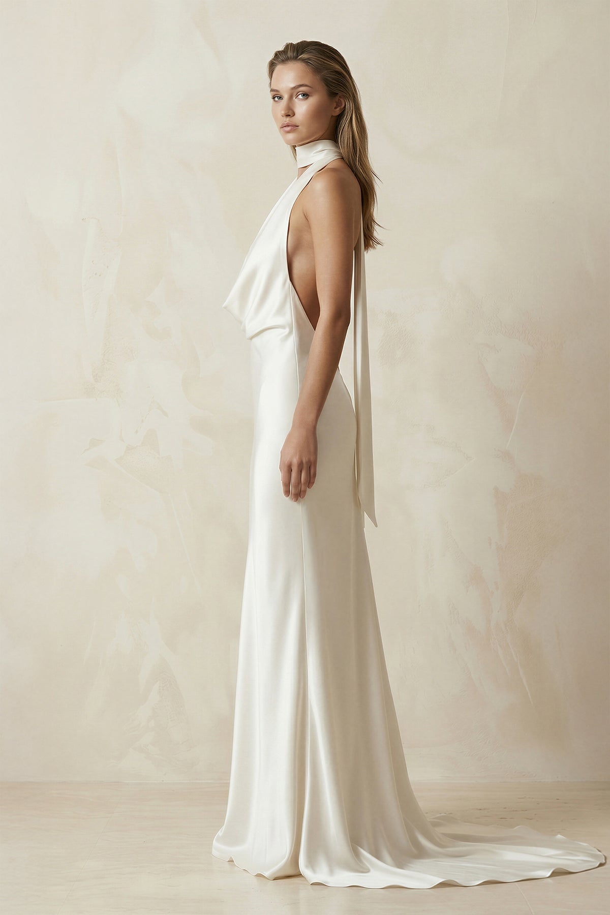 Robe de mariée ivoire sirène satinée col V avec fente sans manches - Harana