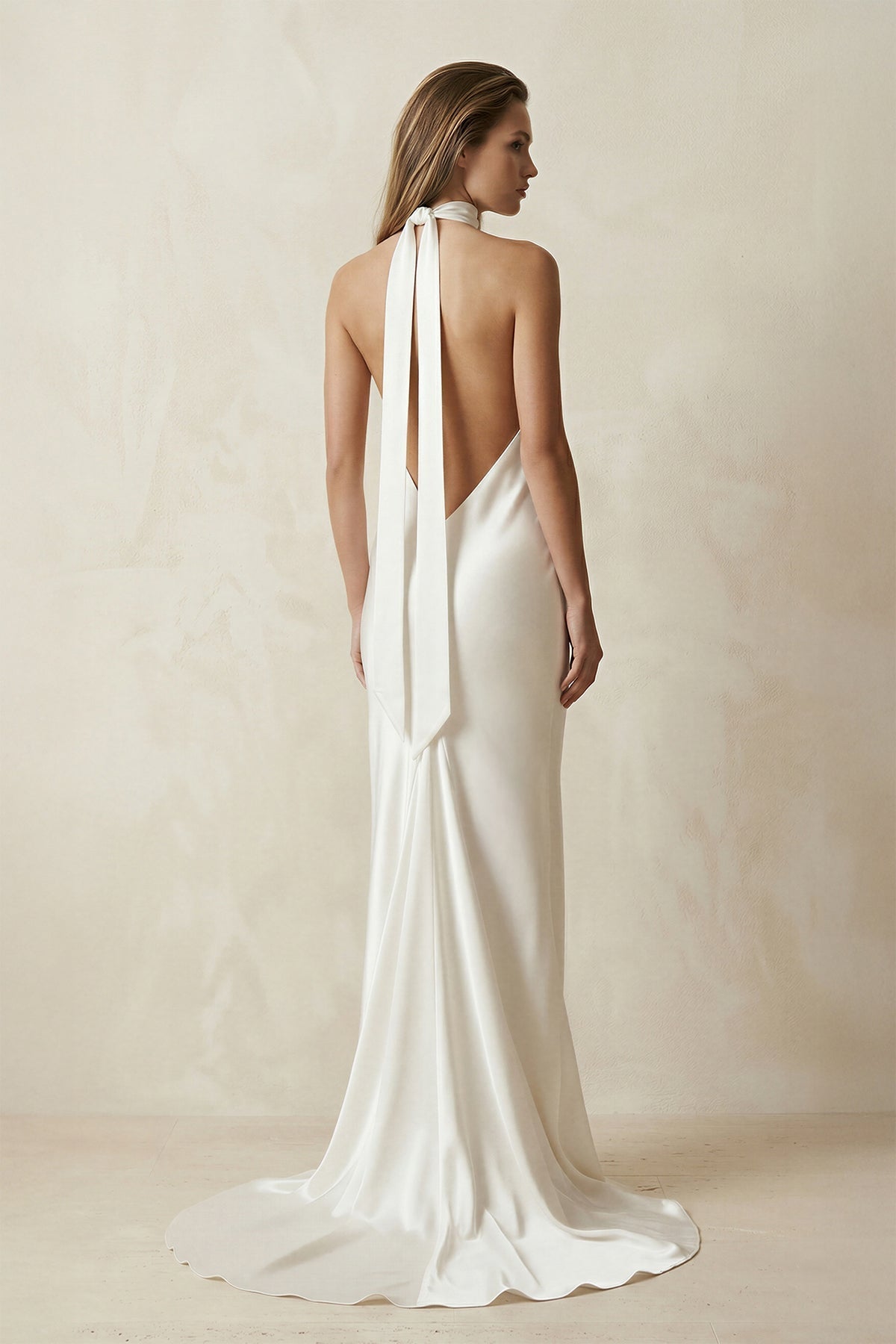Robe de mariée ivoire sirène satinée col V avec fente sans manches - Harana