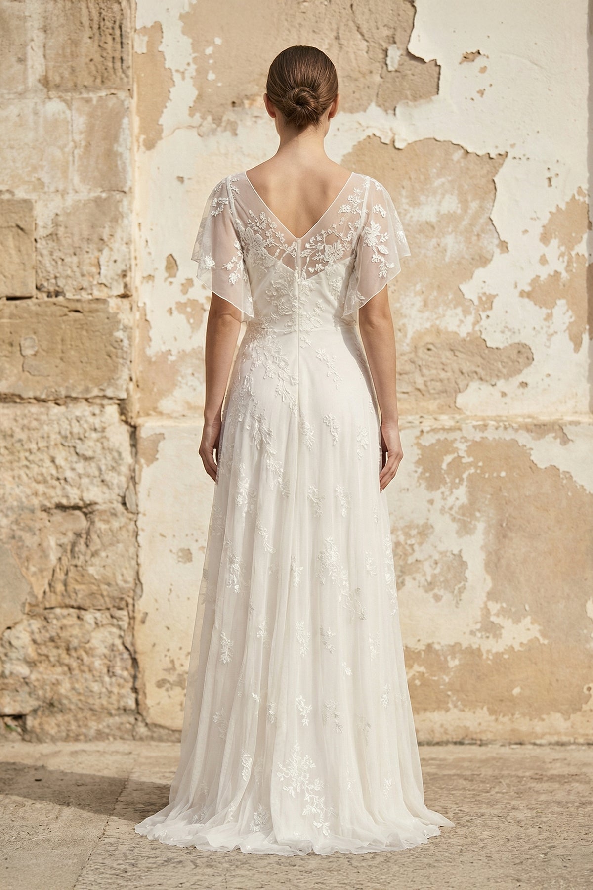 Robe de mariée ivoire trapèze dentelle col V manches courtes - Harana