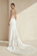 Robe de mariée blanche satinée à décolleté plongeant - Harana