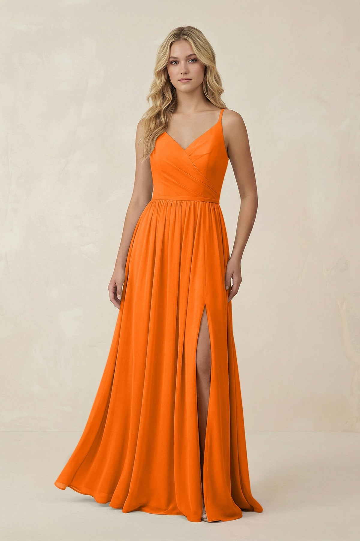Robe longue orange en mousseline coupe trapèze décolleté V à fines bretelles - Harana
