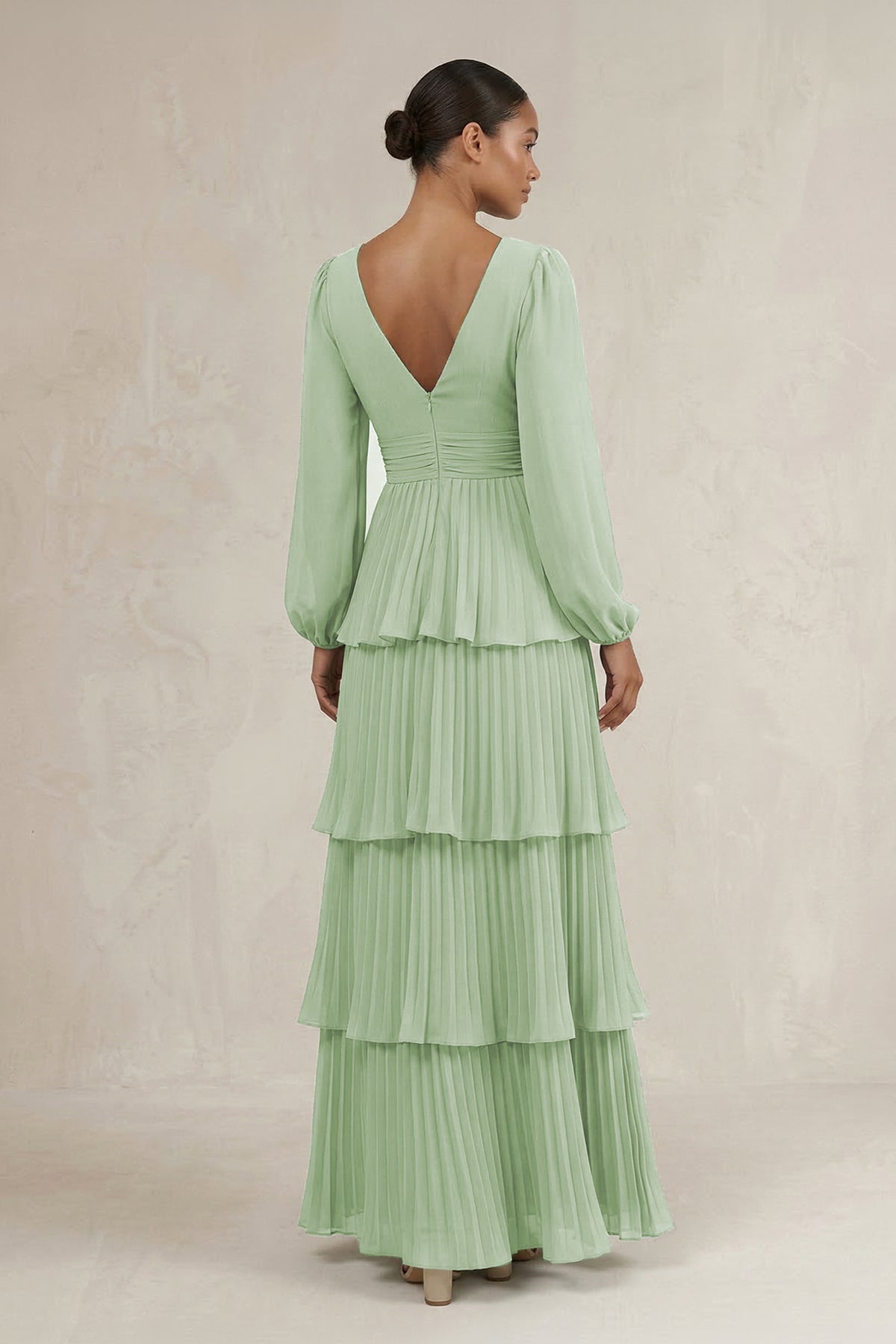 Robe demoiselle d’honneur vert sauge longue col V manches longues effet drapé - Harana