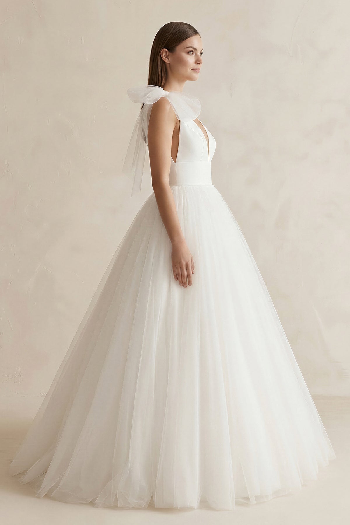 Robe de mariée blanc longue col V sans manches avec nœud - Harana