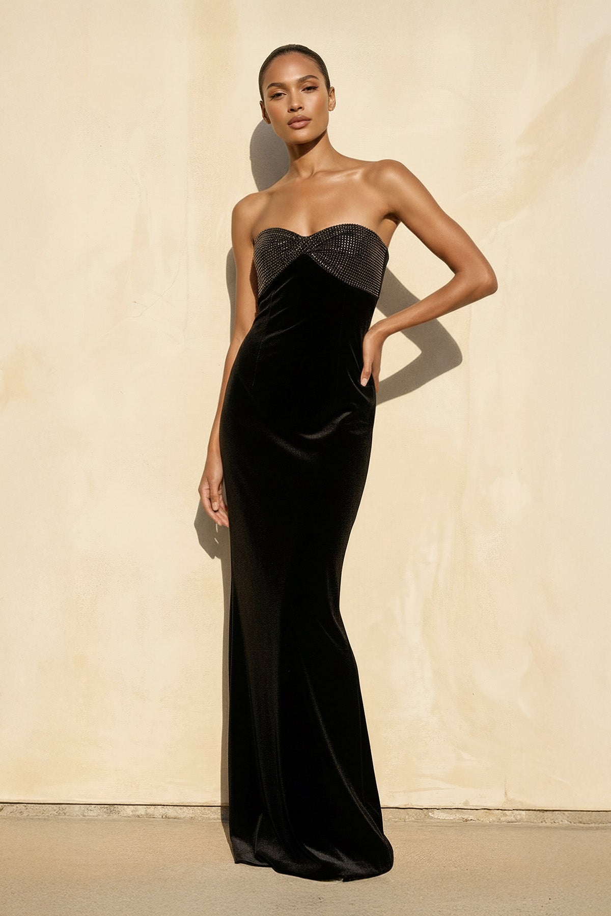 Robe longue noir en velours bustier perlée - Harana