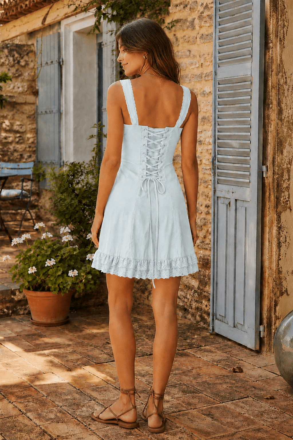 Robe bleue courte en dentelle et coton coupe fourreau à fines bretelles - Harana