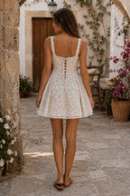 Robe blanche courte en dentelle et coton à imprimé floral rétro - Harana